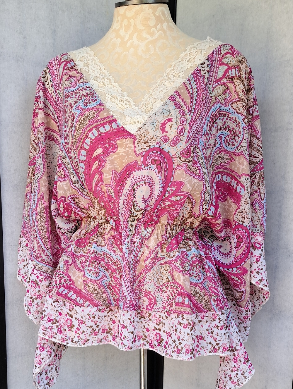 Rue21 Pink Paisley Lace V-Neck Tunic